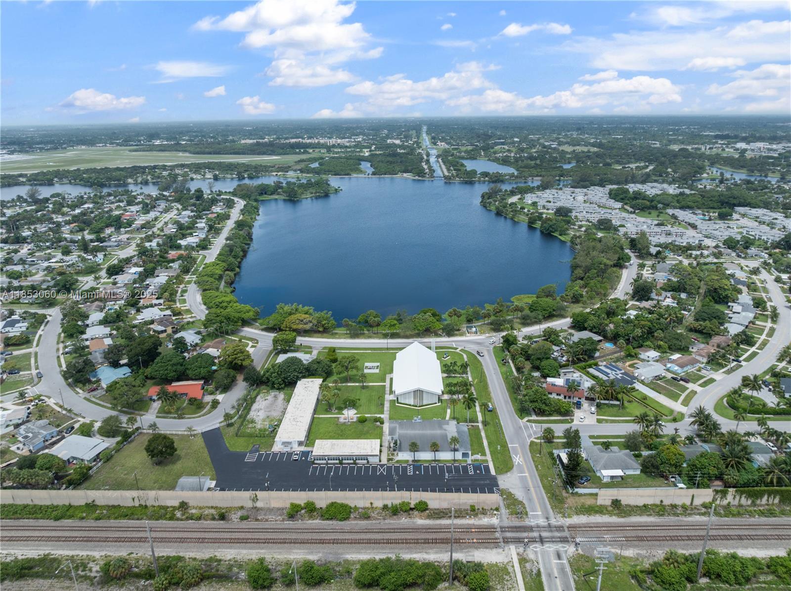 LAKE OSBORNE PARK - Residential