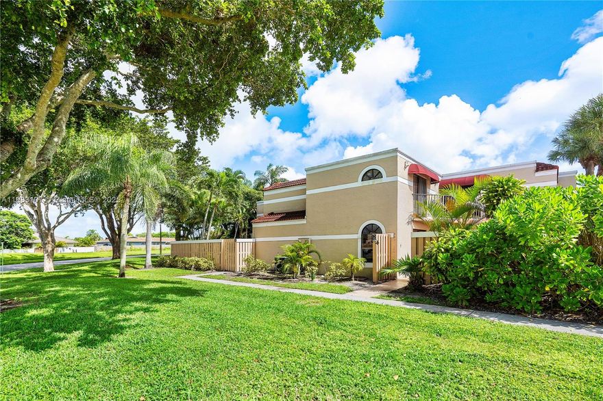 Spacious 3/3 Townhouse with private fenced patio in Delray Beach.  Enjoy a quiet neighborhood and lots of trees!  A quaint setting in Delray Beach close to everything on historic Barwick Road. 
*Recently Remodeled - Including a Large Upstairs Patio Awning!*
New kitchen cabinets, refrigerator/freezer, oven, microwave, dishwasher, sinks, and countertops. New doors, baseboards, fans, new air conditioning, new bathroom vanities, new toilets, washer/dryer, and closets, luxury waterproof engineered flooring and more!  You will love the location and the nice layout of this big townhouse.  All offers will be considered! Comes with two (2) assigned parking spots!