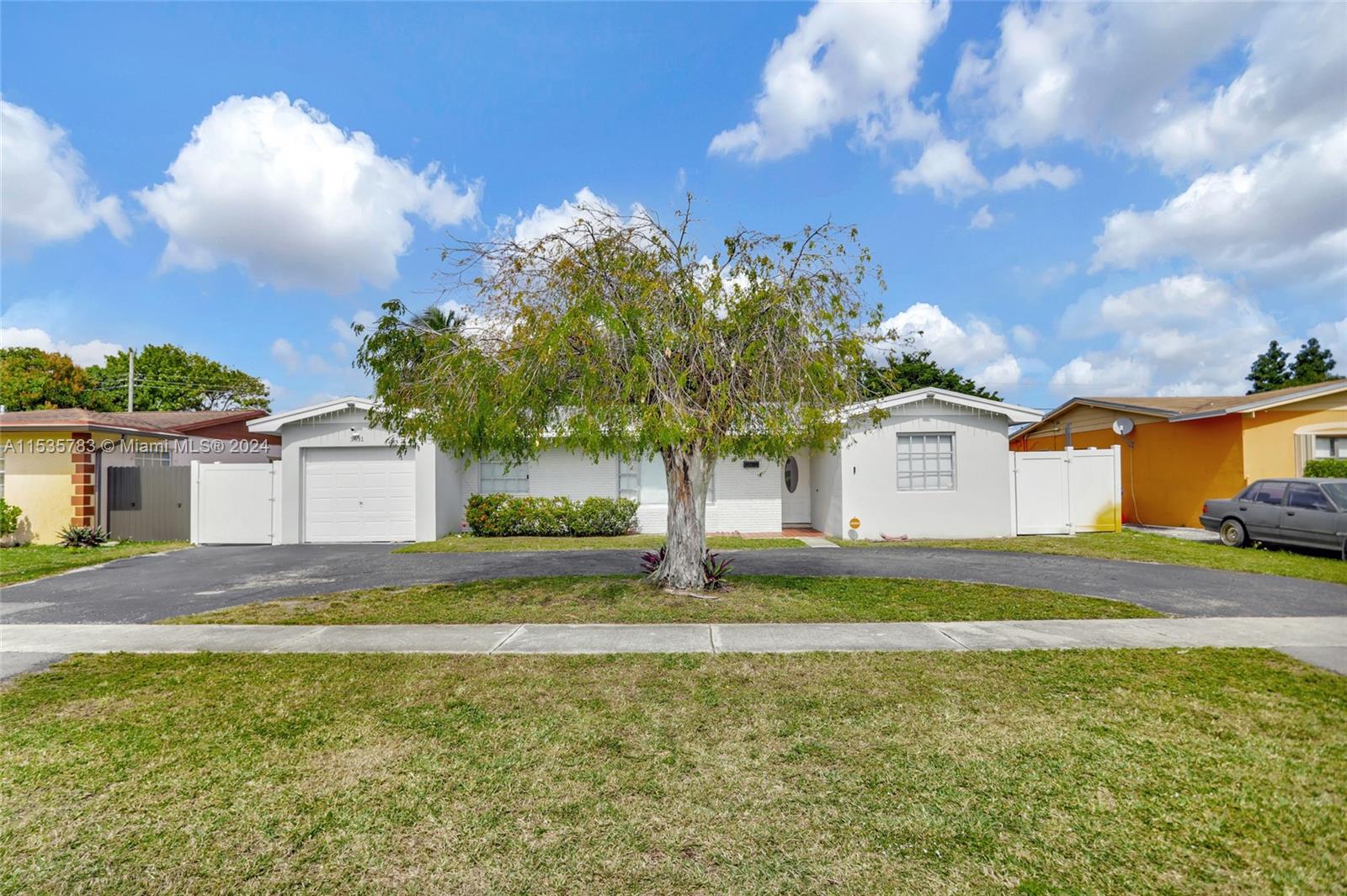 3631 Nw 28th St St, Lauderdale Lakes, Broward County, Florida - 5 Bedrooms  
2 Bathrooms - 