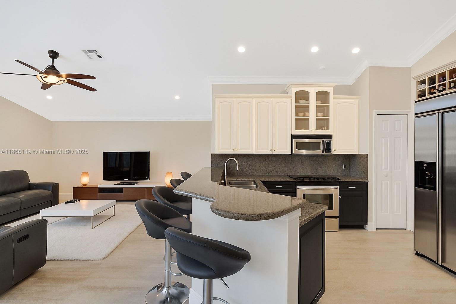 1077 Deerwood Ln