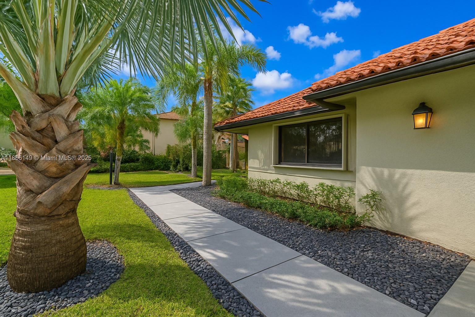 1077 Deerwood Ln