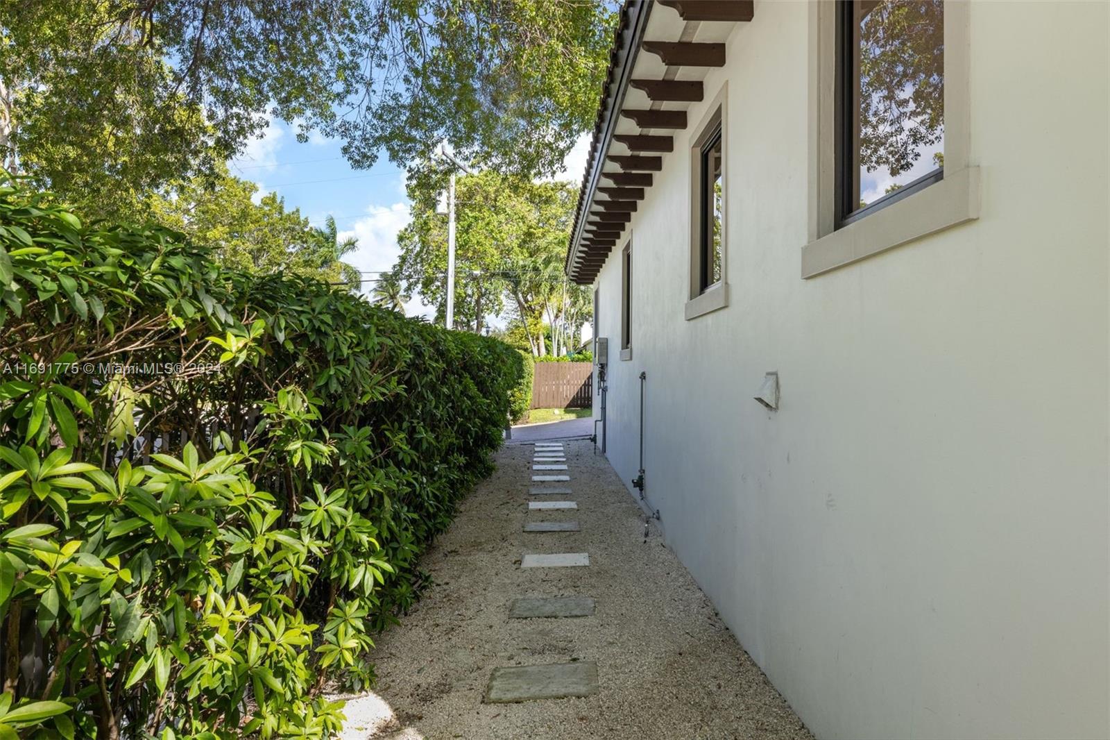 BELLE MEADE OF MIA SEC 1 - Residential