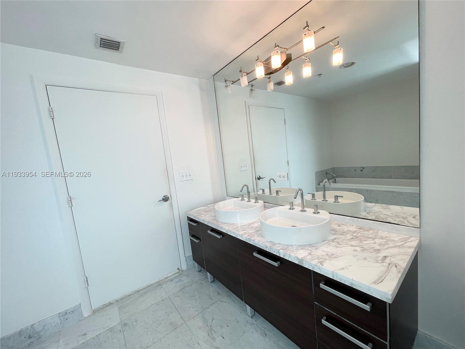 VIZCAYNE SOUTH CONDO - Residential Lease