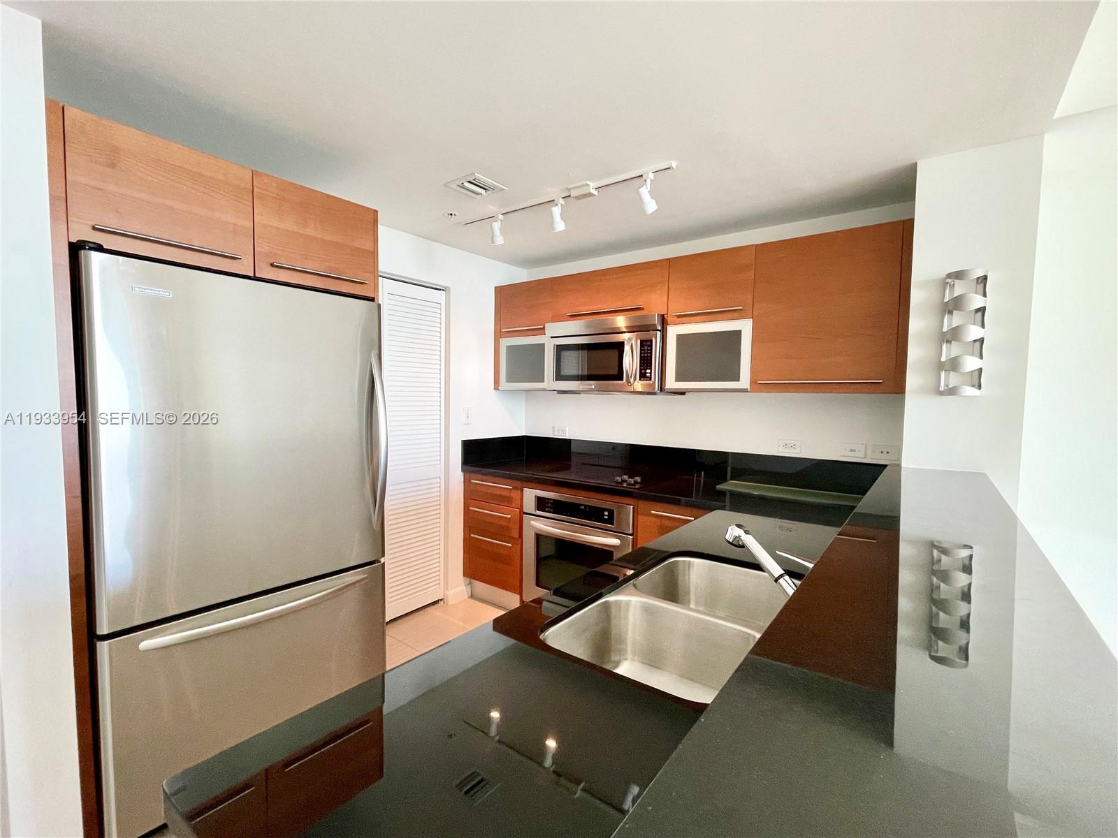 VIZCAYNE SOUTH CONDO - Residential Lease