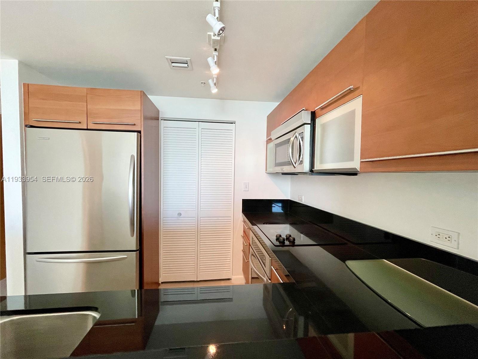 VIZCAYNE SOUTH CONDO - Residential Lease