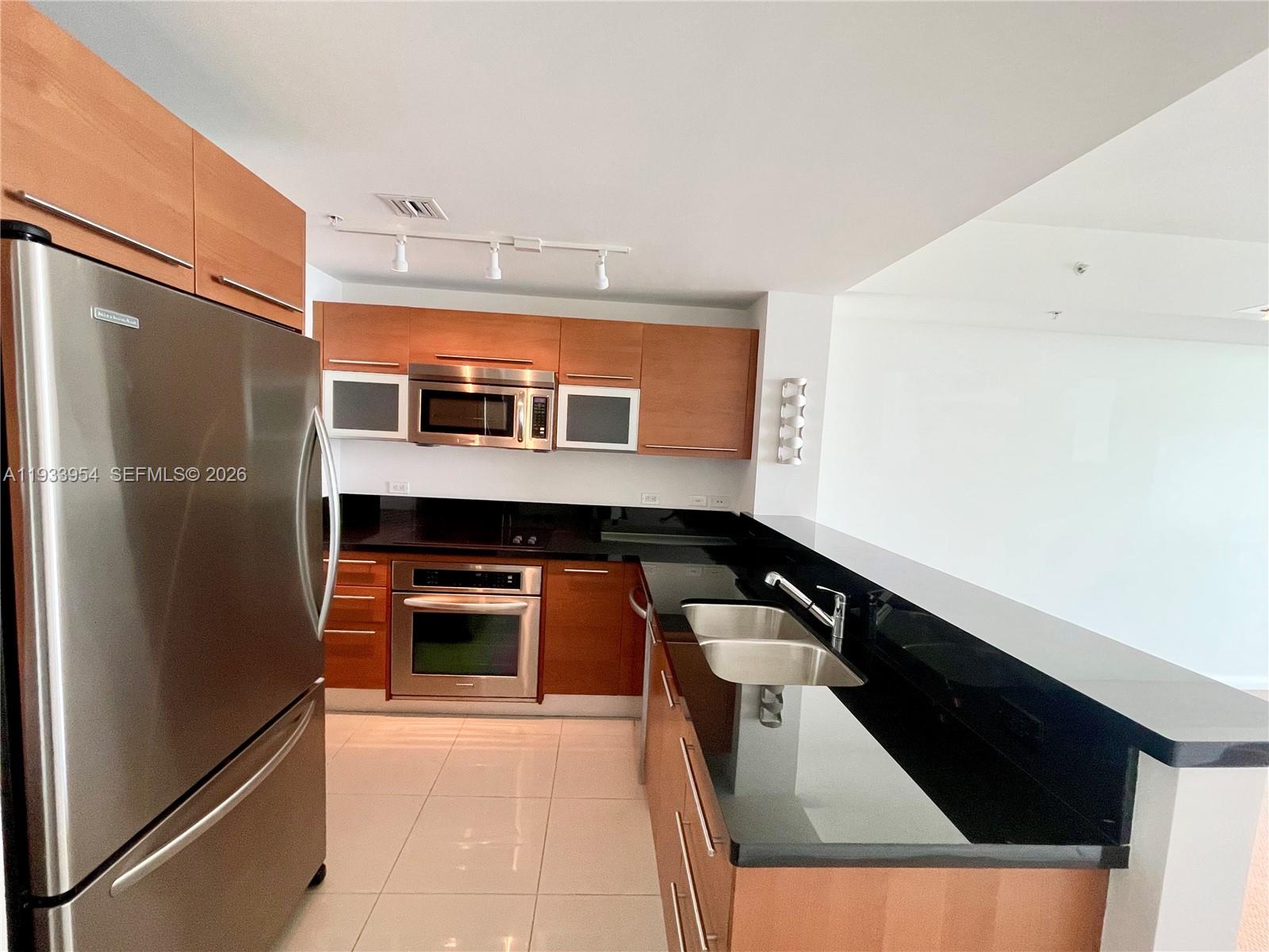 VIZCAYNE SOUTH CONDO - Residential Lease