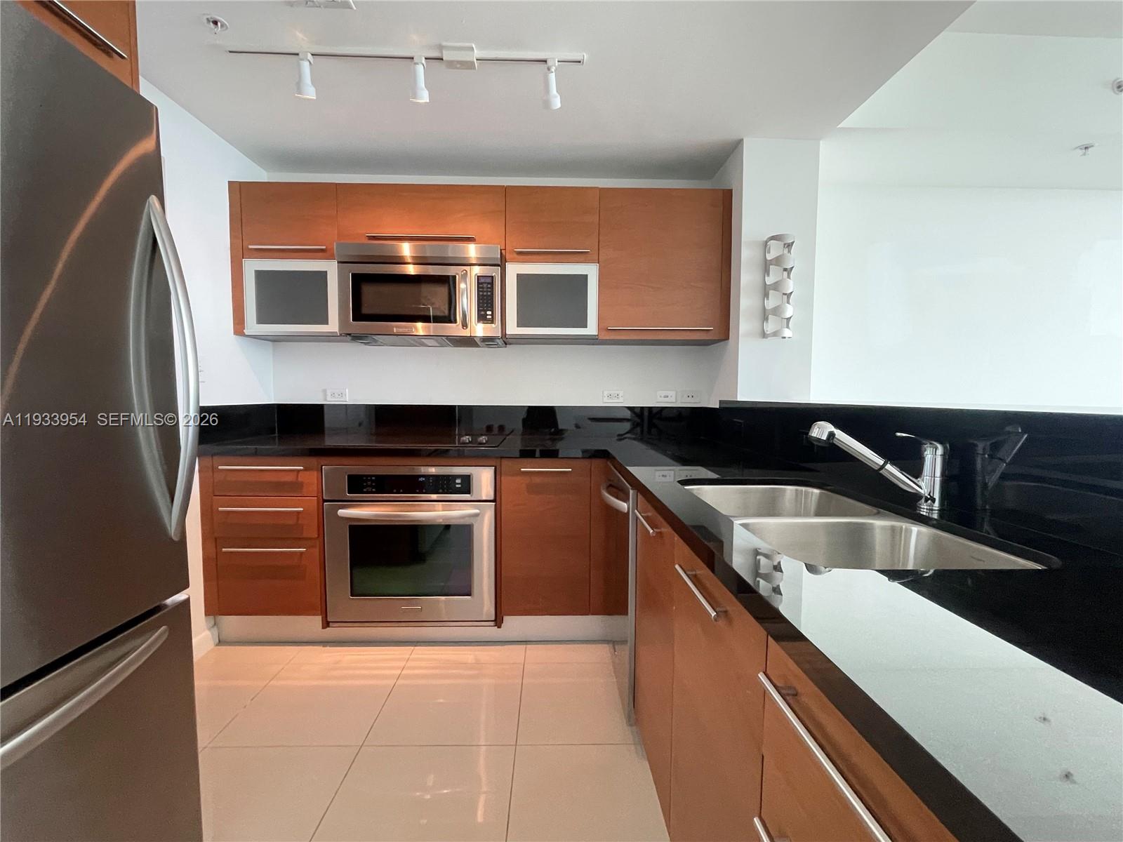 VIZCAYNE SOUTH CONDO - Residential Lease