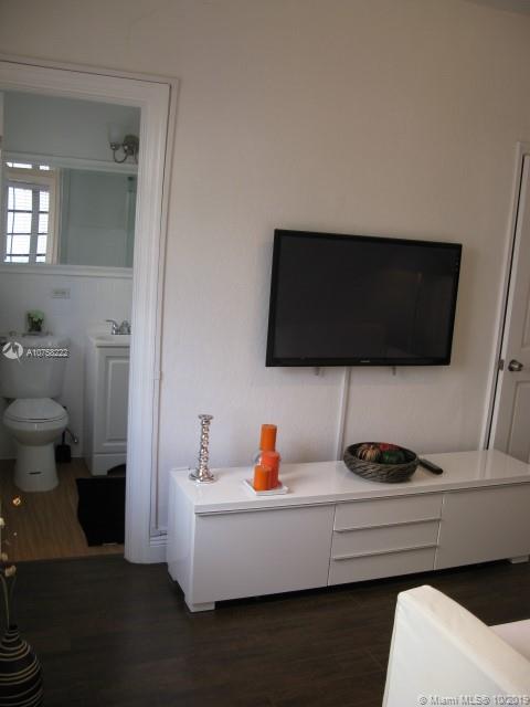 THE VINTAGE EAST CONDO - Residential Lease