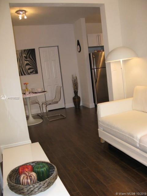 THE VINTAGE EAST CONDO - Residential Lease