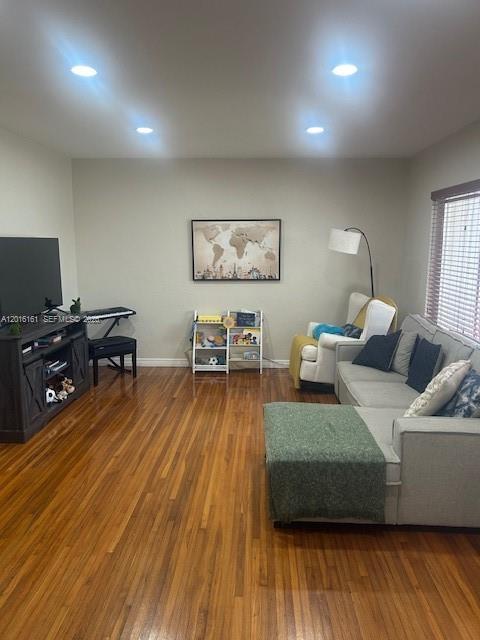 322 Fluvia Ave