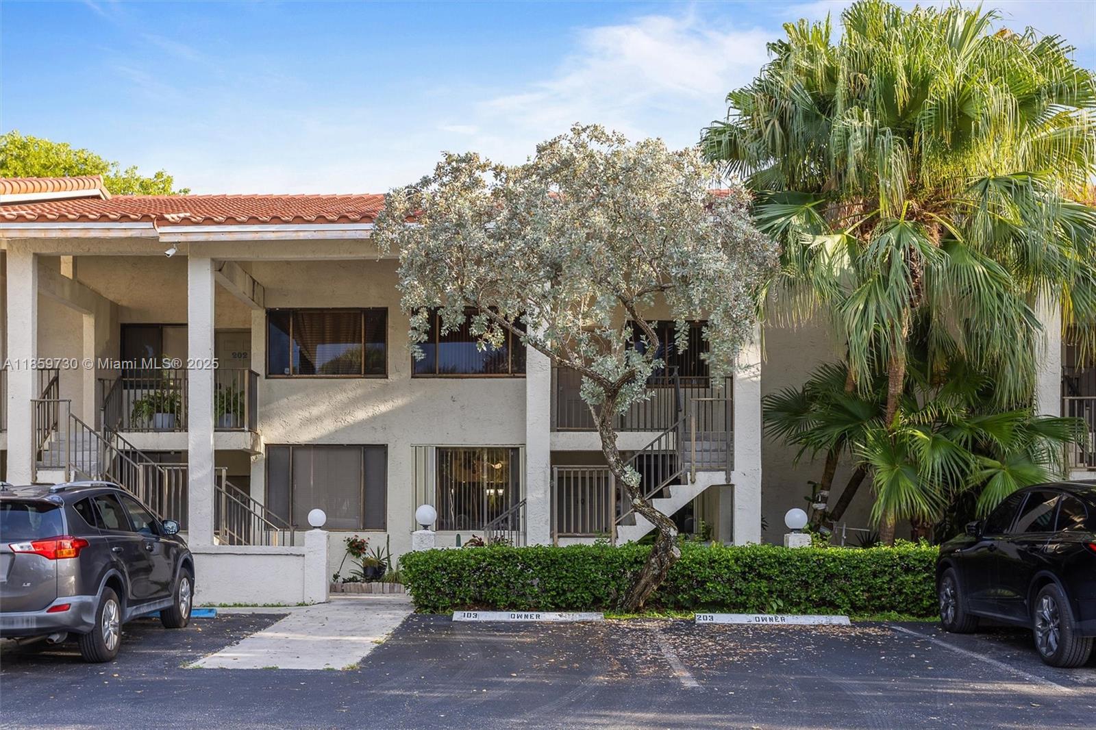 Beautiful 2 bed, 2 Bath Condo with Lake View in Gated Community!!
Welcome to this beautiful updated condo featuring 2 spacious bedrooms and modern bathrooms located in Oakland Park!. Enjoy stunning lake views right from your living room and primary bedroom perfect for relaxing mornings or unwinding after a long day. Located in a quiet, gated community, this home offers both comfort and convenience . Whether you are enjoying the view from inside or
taking in the peaceful surroundings outside, this condo offers the perfect blend of comfort, and natural beauty. Conveniently located near I-95 and the Turnpike, with shopping, dining, and Lauderdale-by-the-Sea just minutes away. A perfect mix of comfort and location!