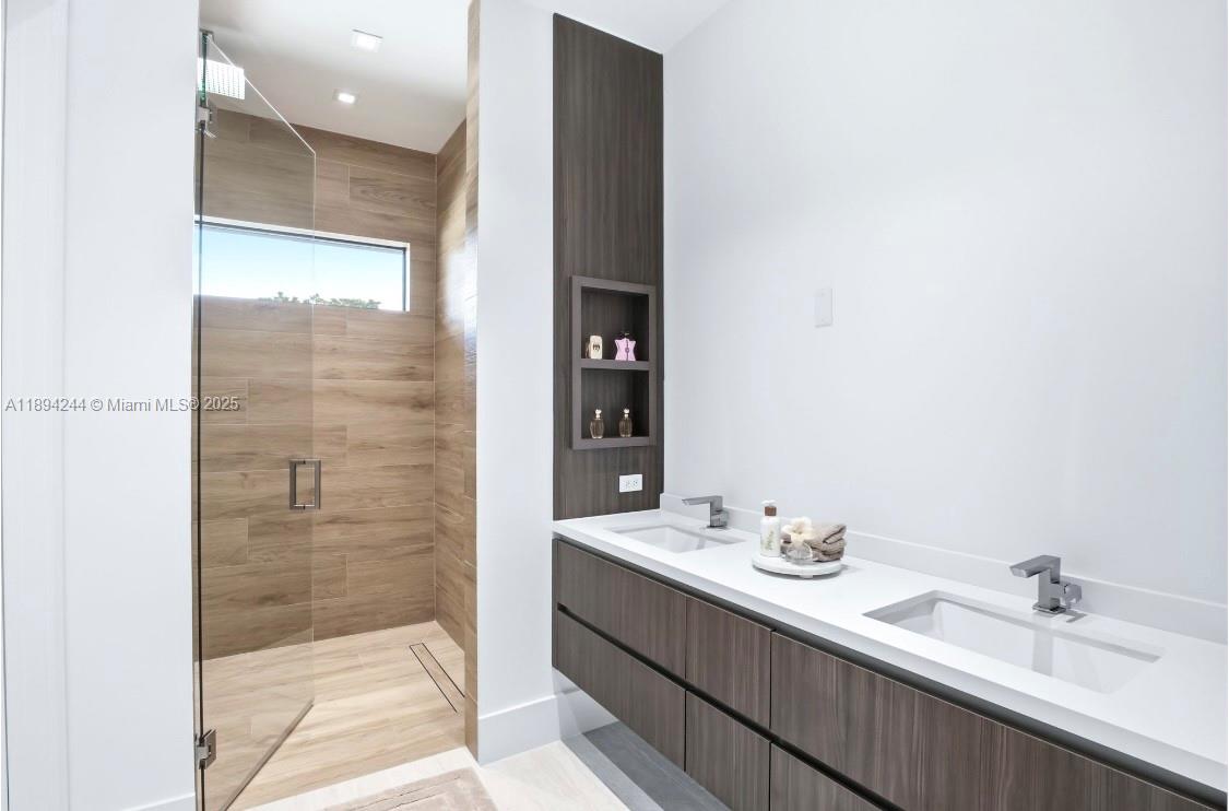 CORAL GABLES RIVIERA SEC - Residential