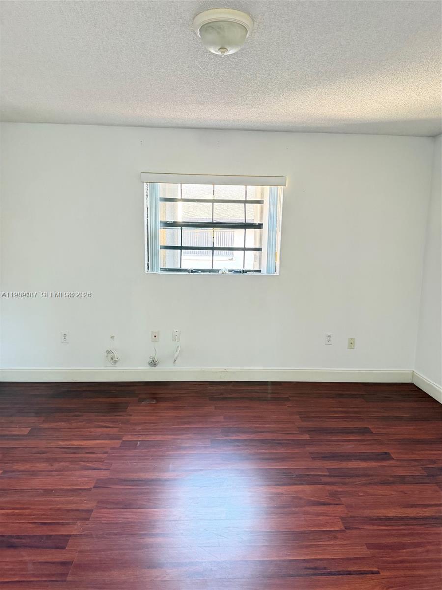 SOUTH LAKES VILLAGE II CO - Residential Lease