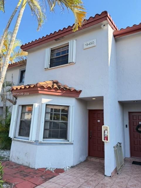 SOUTH LAKES VILLAGE II CO - Residential Lease