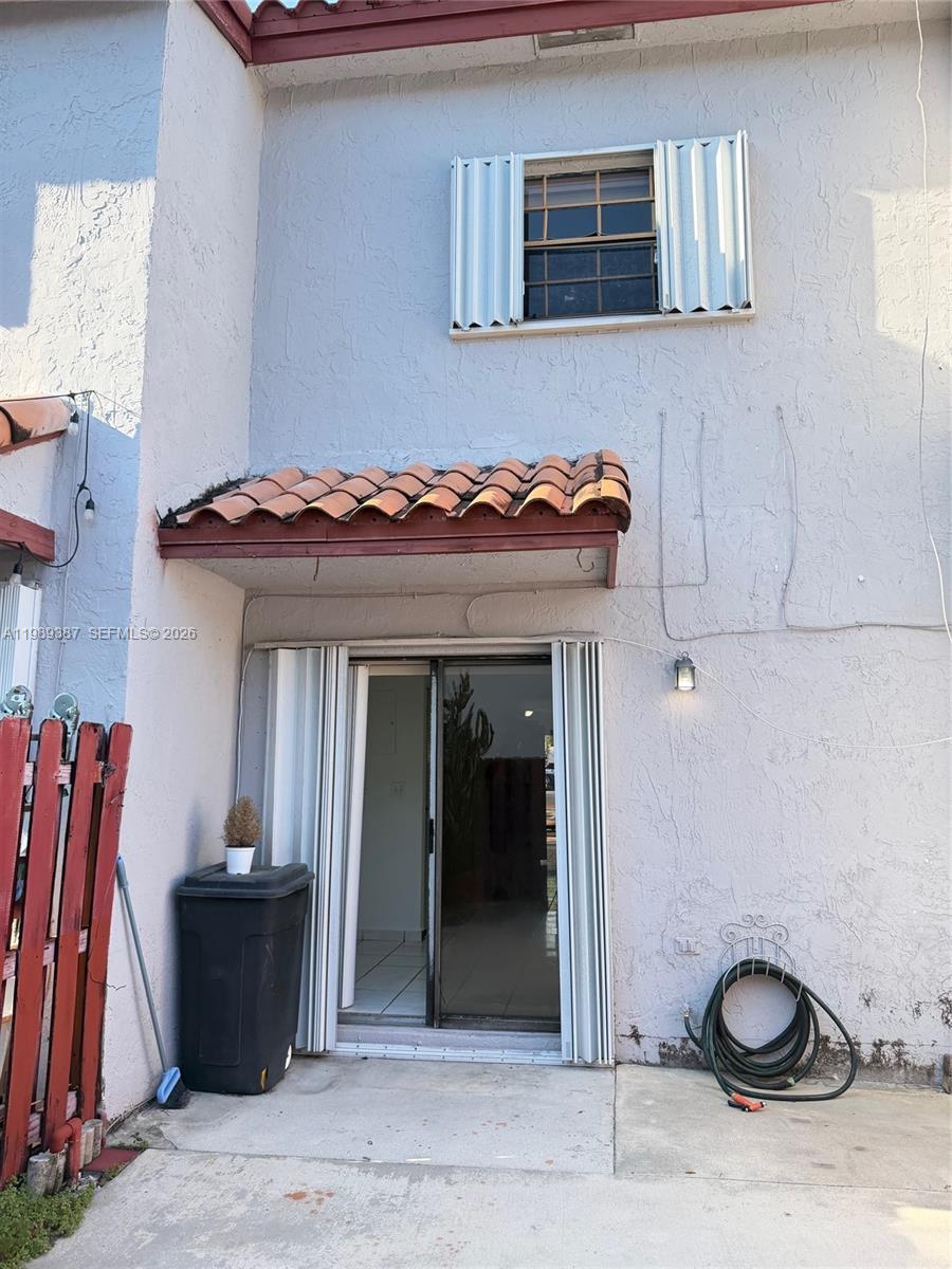 SOUTH LAKES VILLAGE II CO - Residential Lease