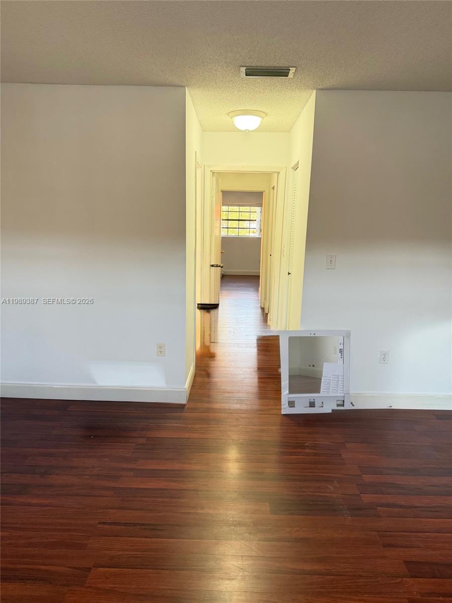 SOUTH LAKES VILLAGE II CO - Residential Lease