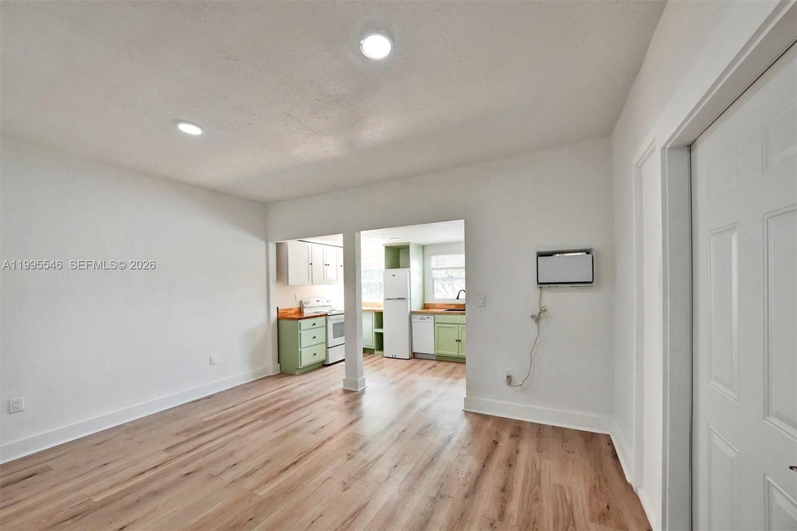 LAWRENCE ESTATES LAND COS - Residential Lease