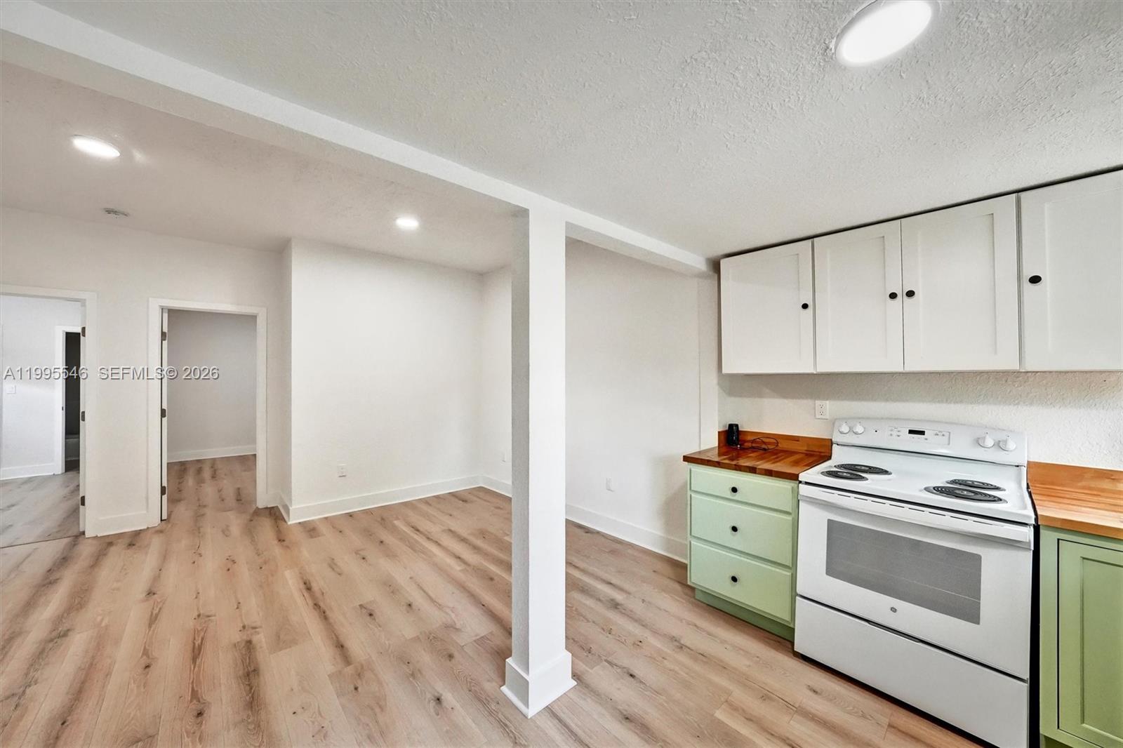 LAWRENCE ESTATES LAND COS - Residential Lease