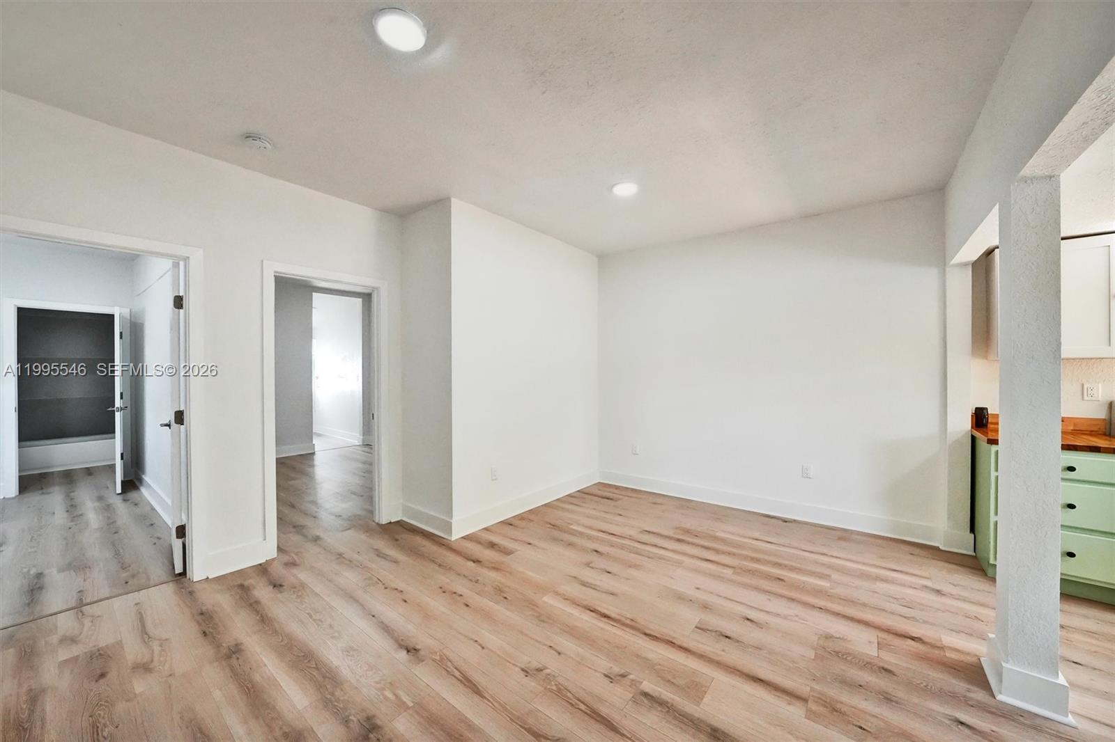 LAWRENCE ESTATES LAND COS - Residential Lease