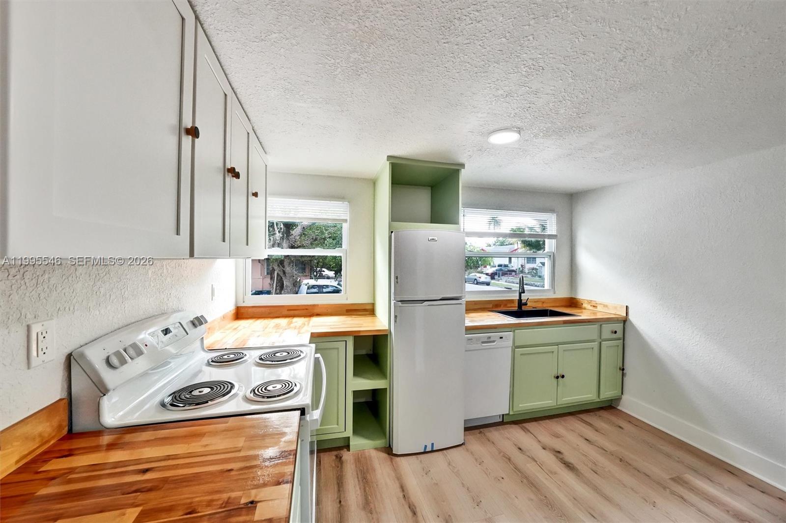 LAWRENCE ESTATES LAND COS - Residential Lease