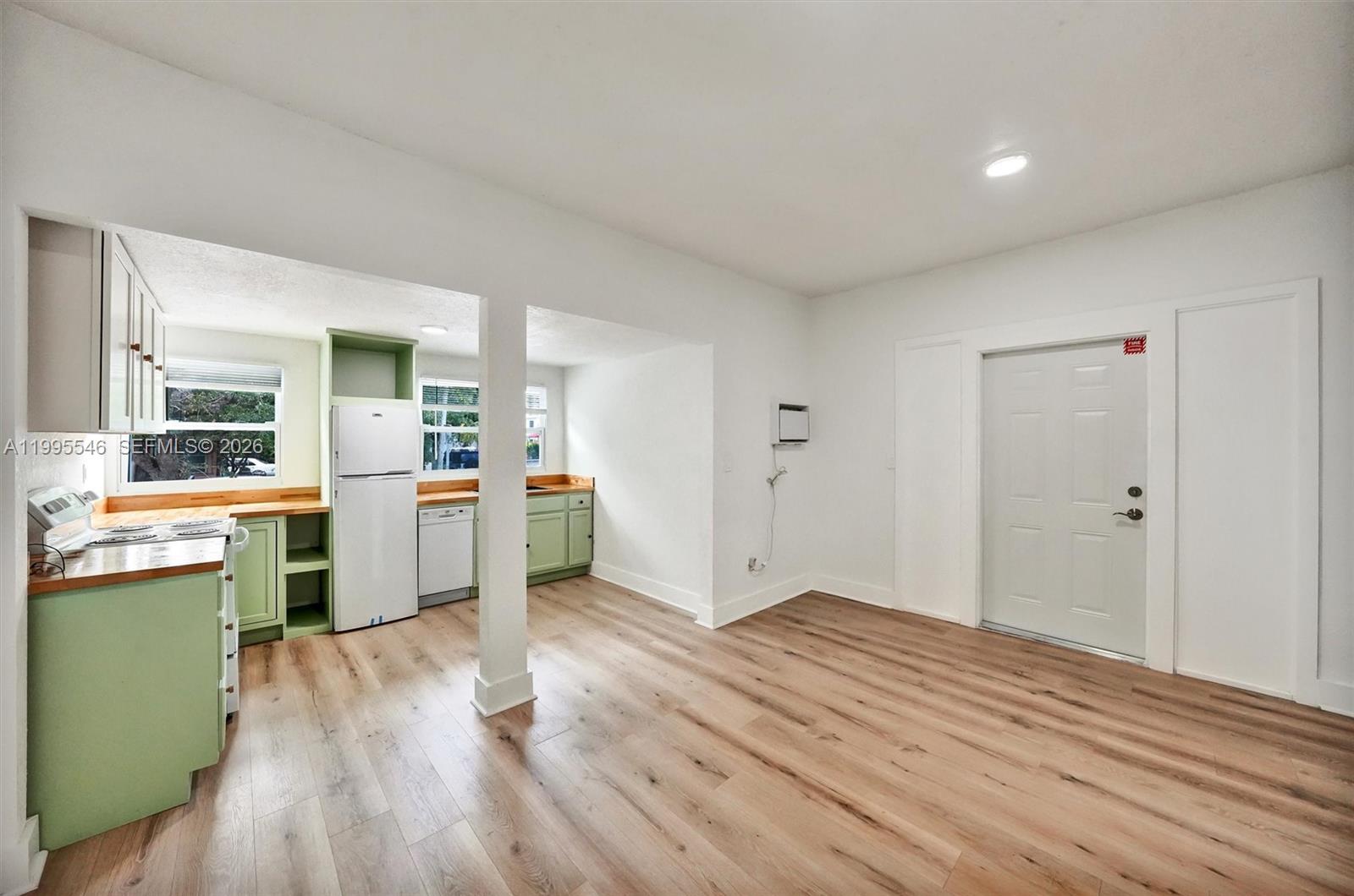 LAWRENCE ESTATES LAND COS - Residential Lease