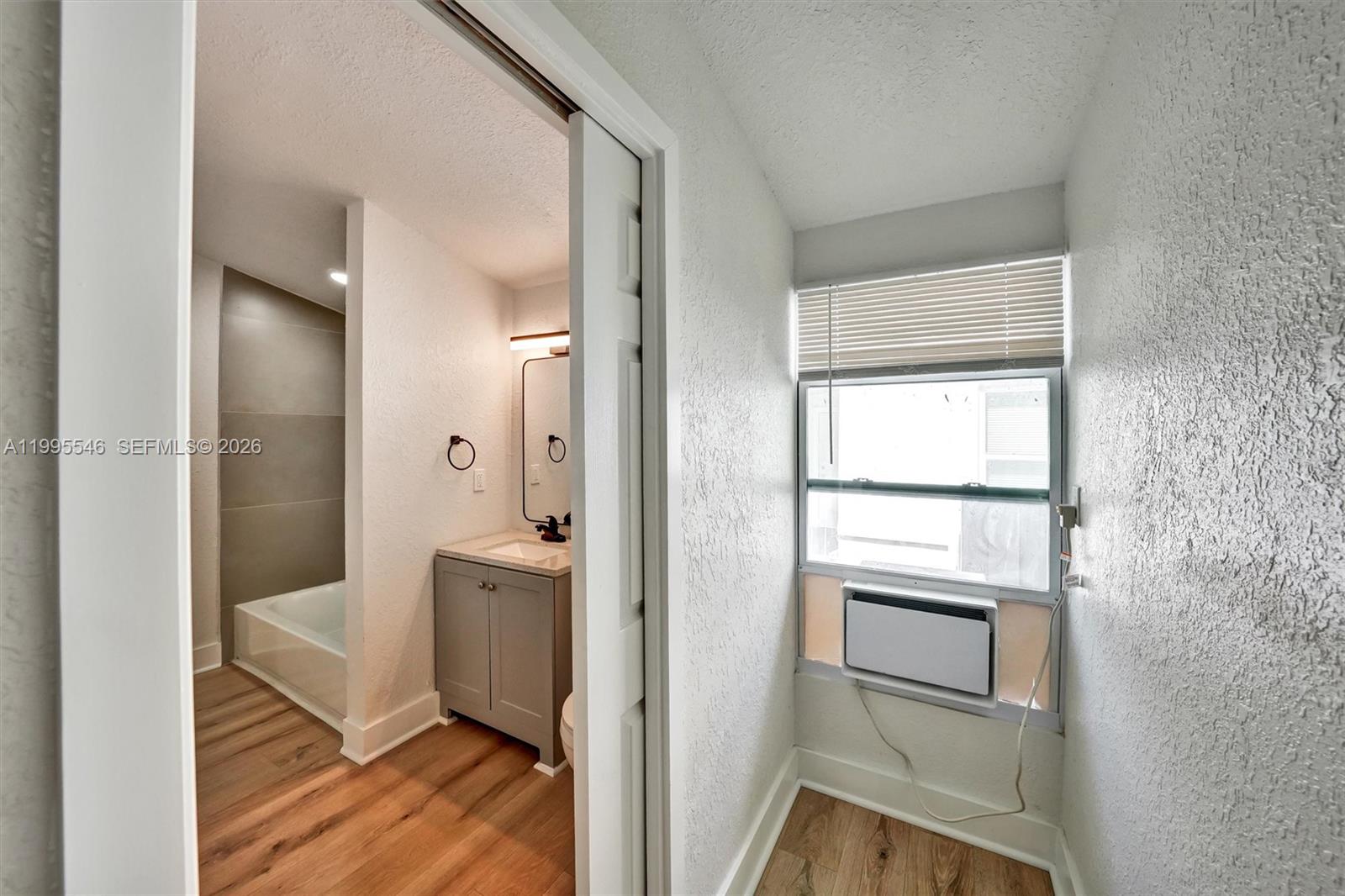 LAWRENCE ESTATES LAND COS - Residential Lease