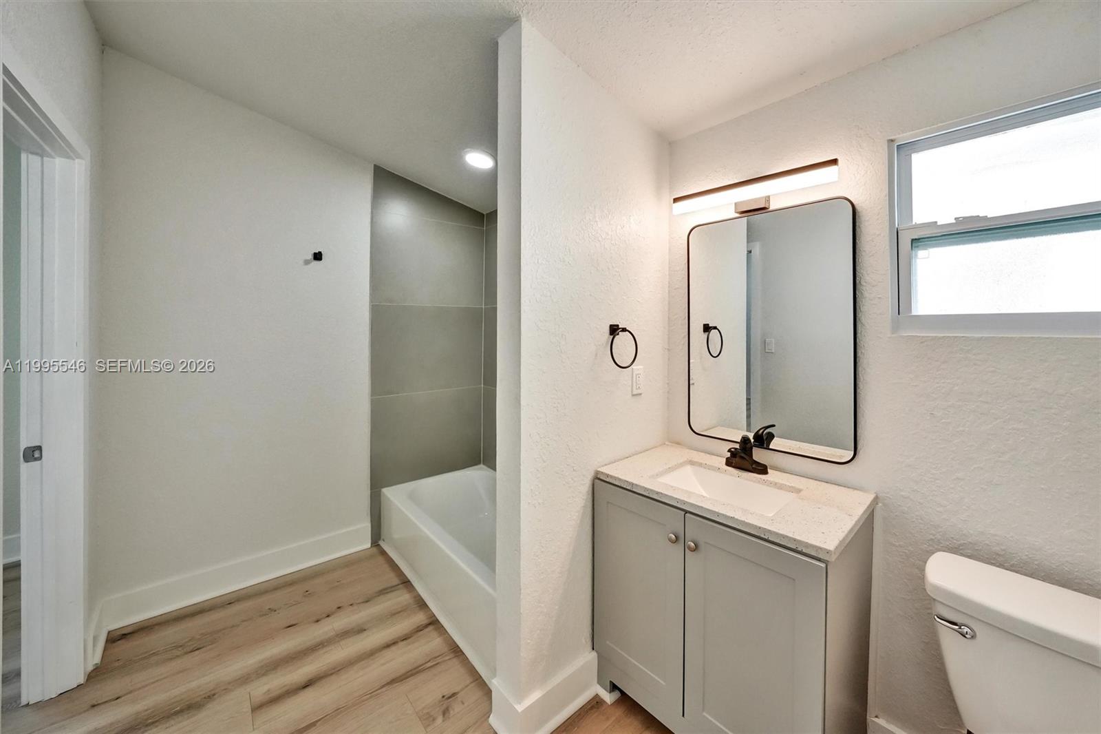 LAWRENCE ESTATES LAND COS - Residential Lease