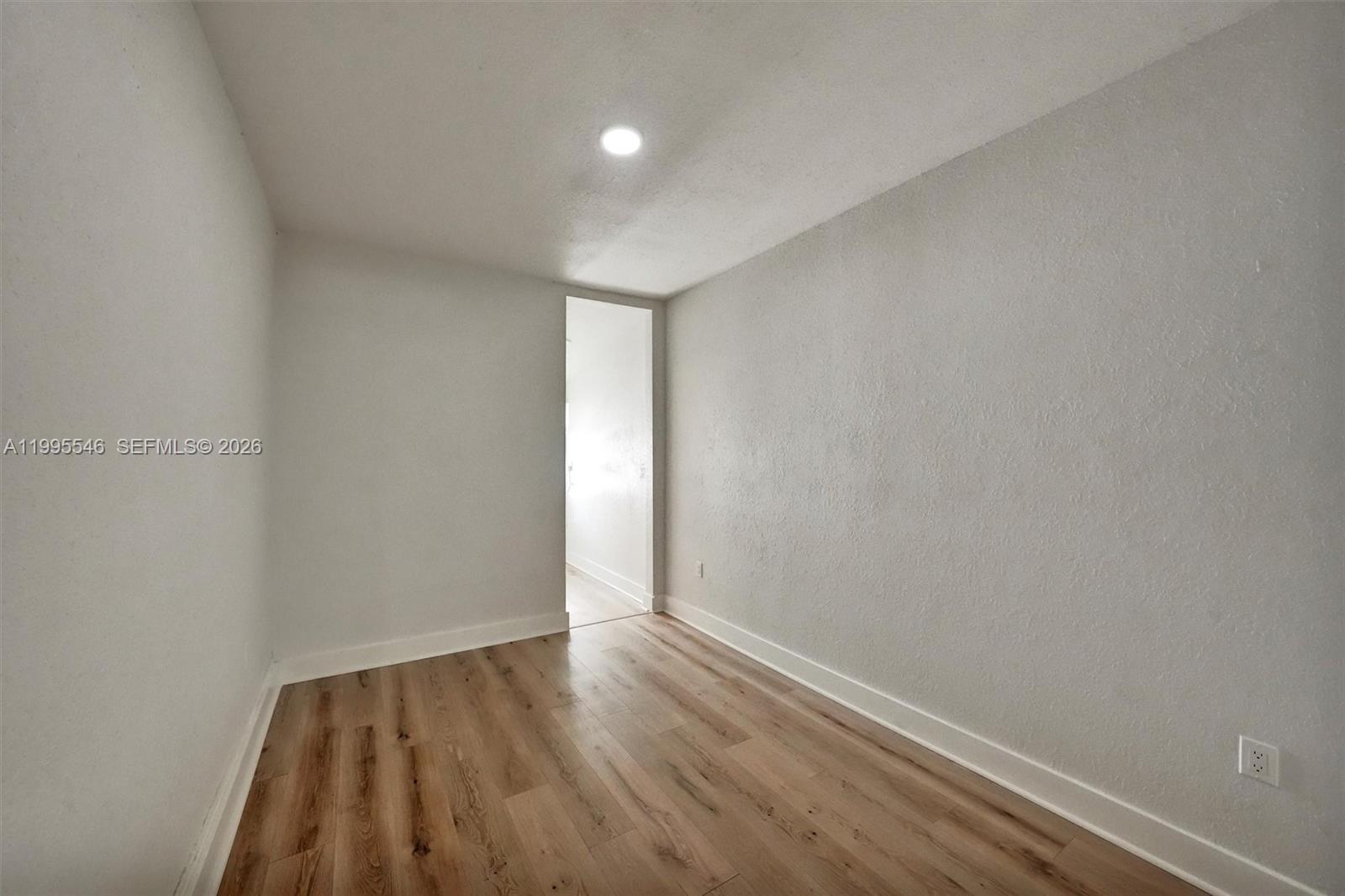 LAWRENCE ESTATES LAND COS - Residential Lease