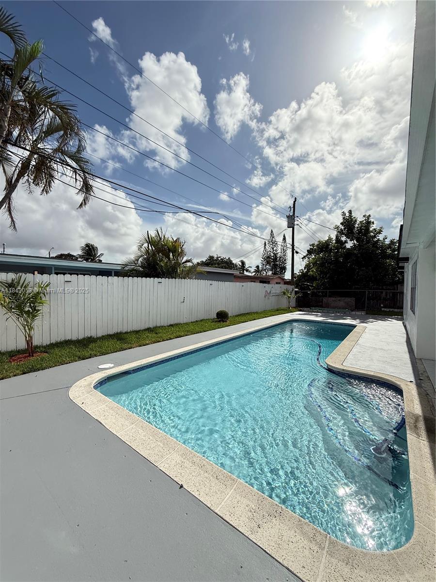 7321 Coral Blvd, Miramar, FL, 33023/$605,000 2 7321 Coral Blvd