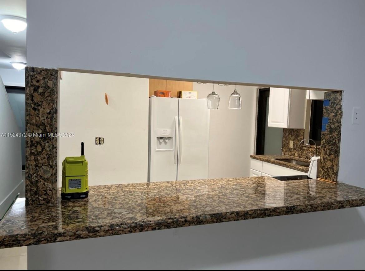 SPANISH COURT - Residential Lease