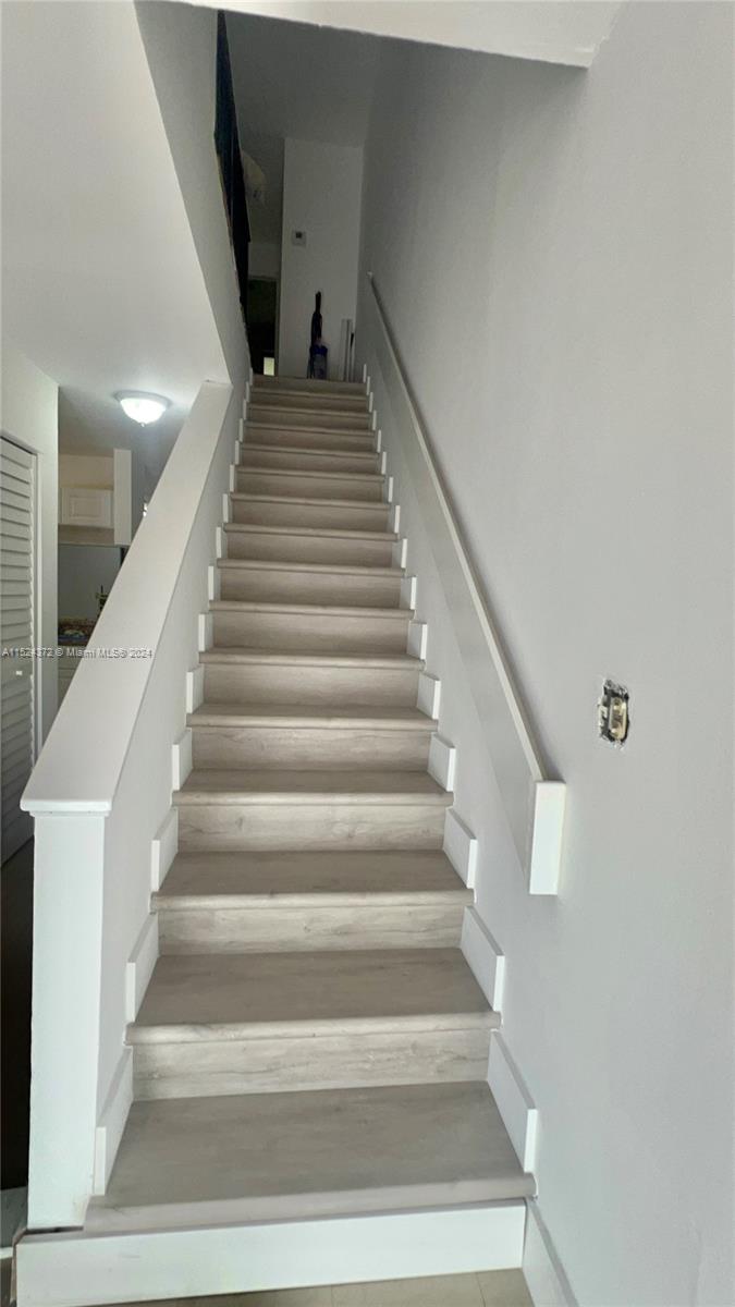 SPANISH COURT - Residential Lease