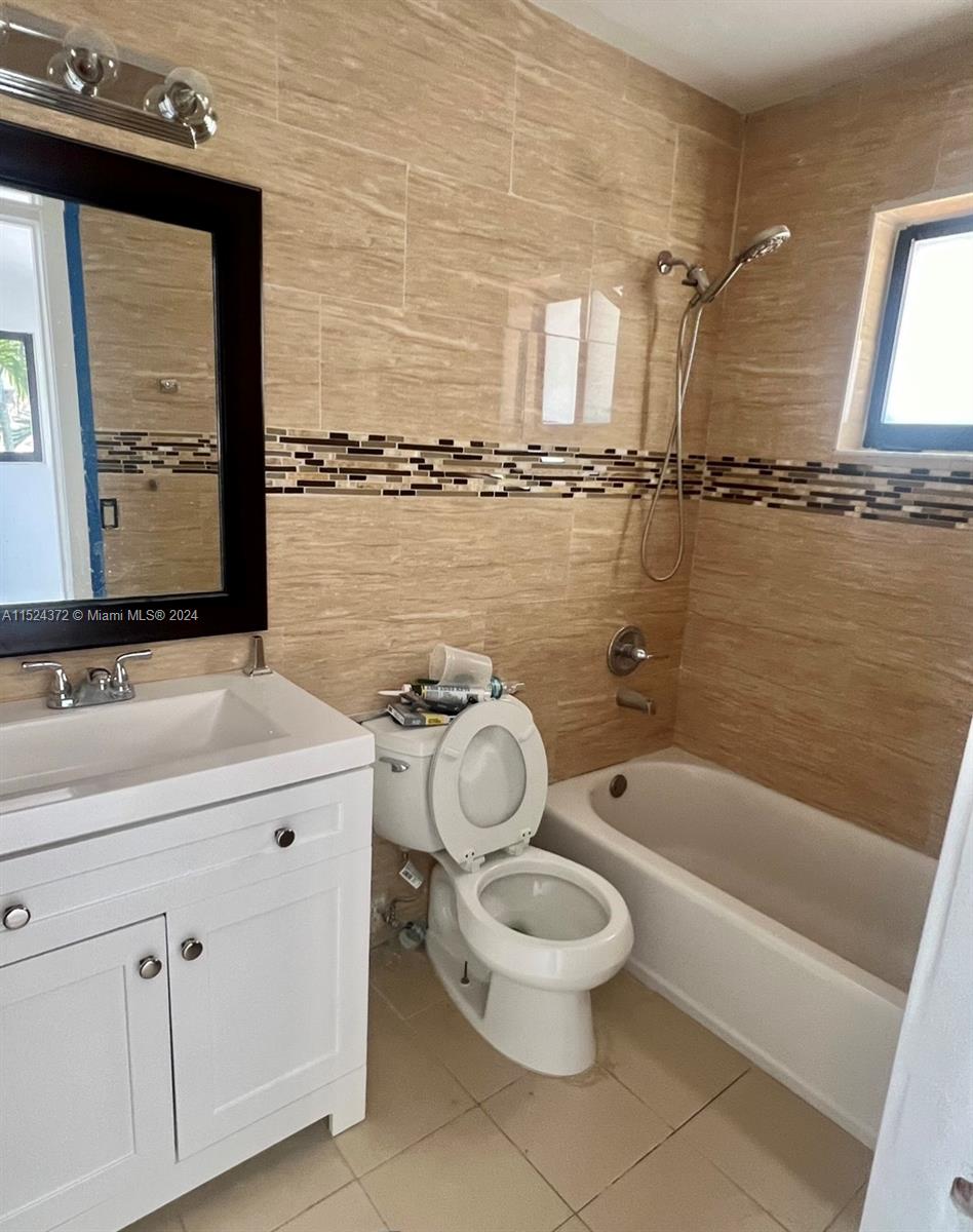 SPANISH COURT - Residential Lease