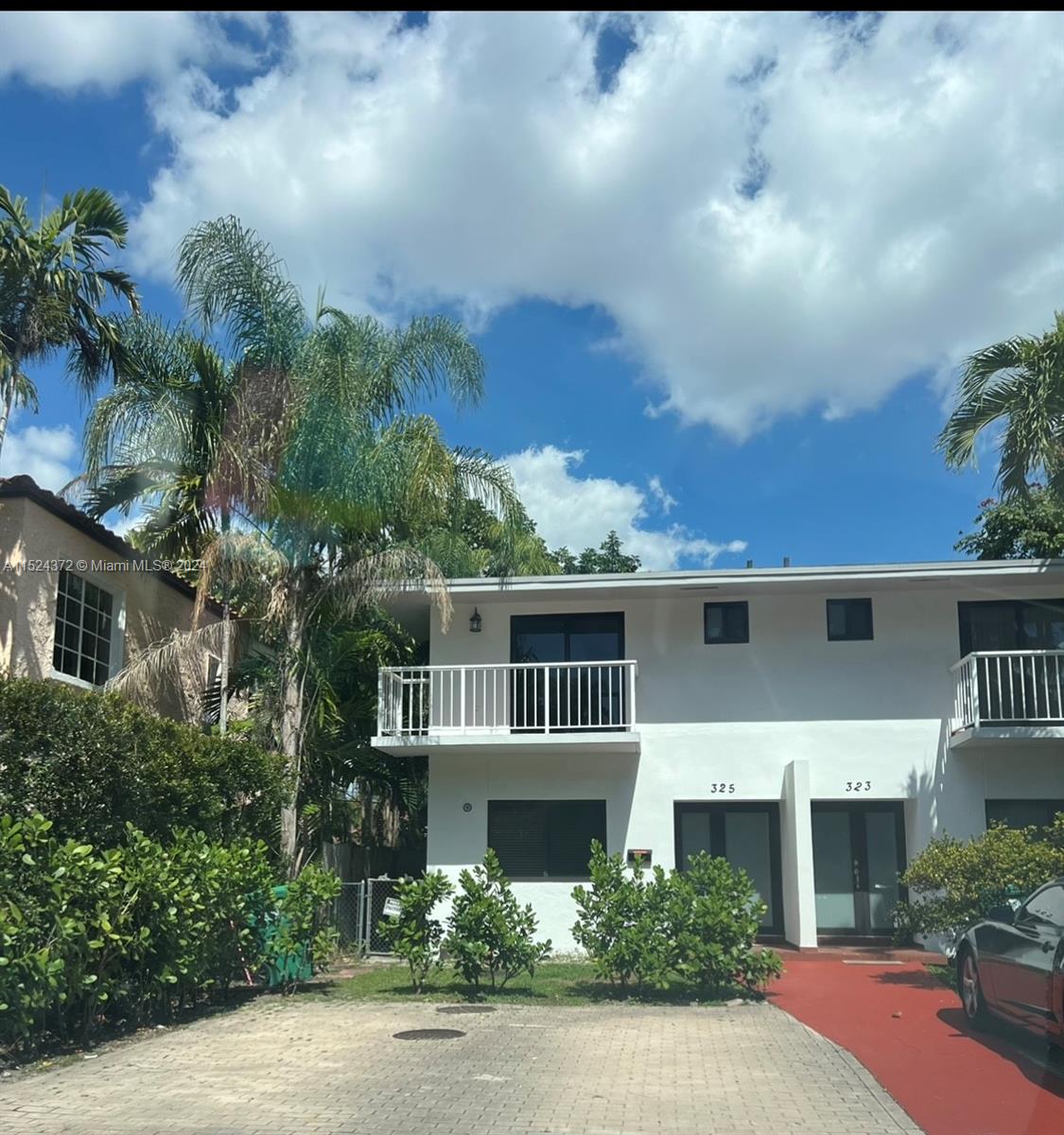 SPANISH COURT - Residential Lease