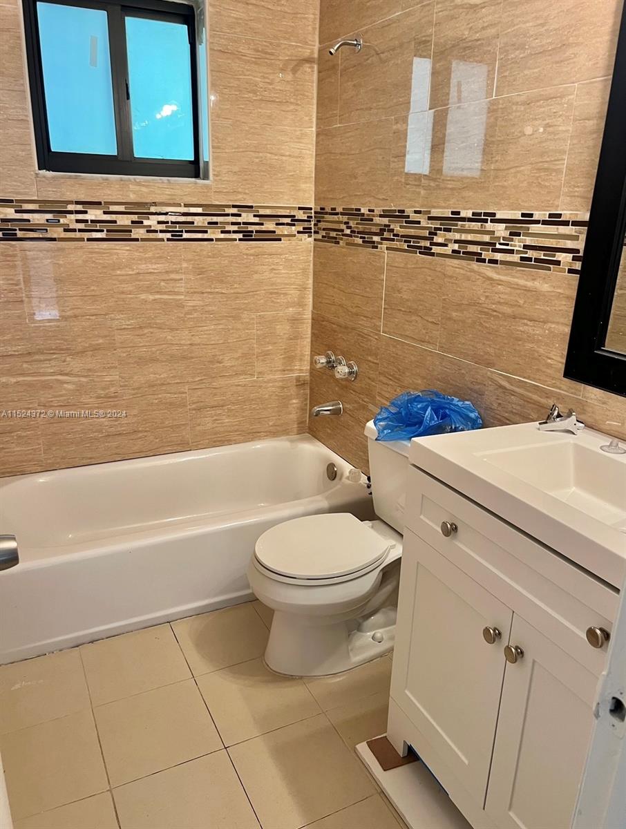 SPANISH COURT - Residential Lease