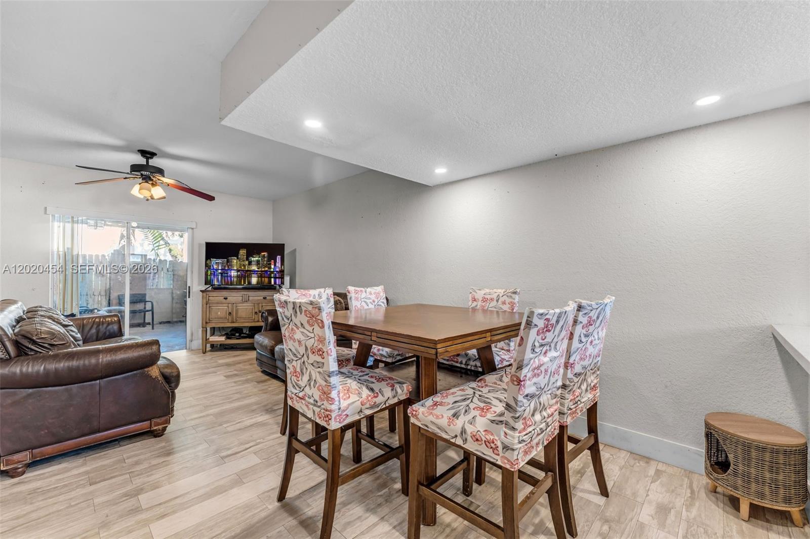 LAS VILLAS DE FOUNTAINBLE - Residential