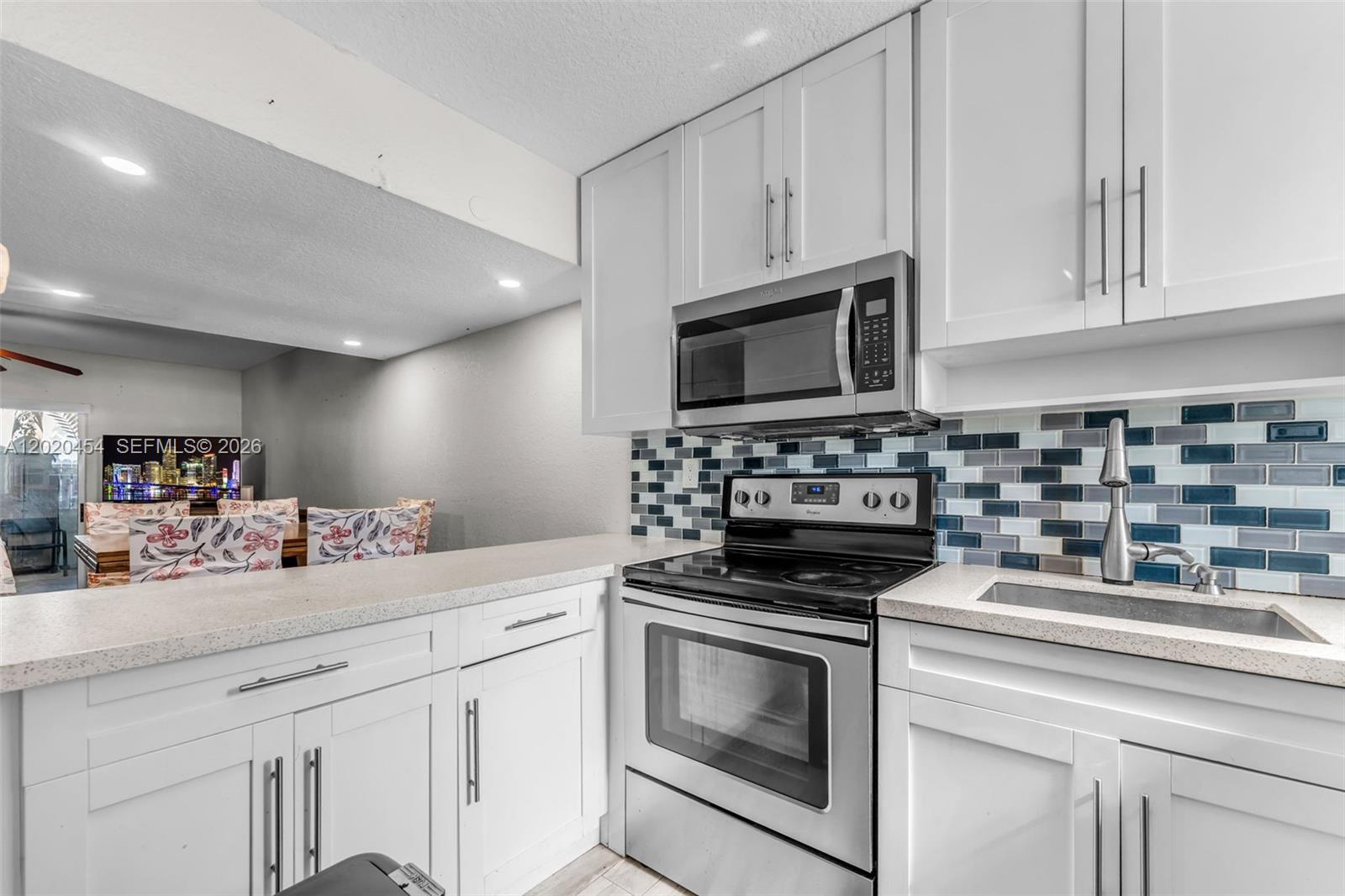 LAS VILLAS DE FOUNTAINBLE - Residential