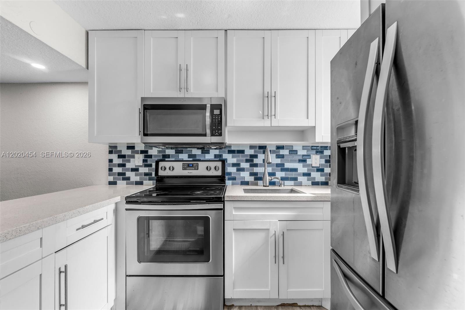 LAS VILLAS DE FOUNTAINBLE - Residential