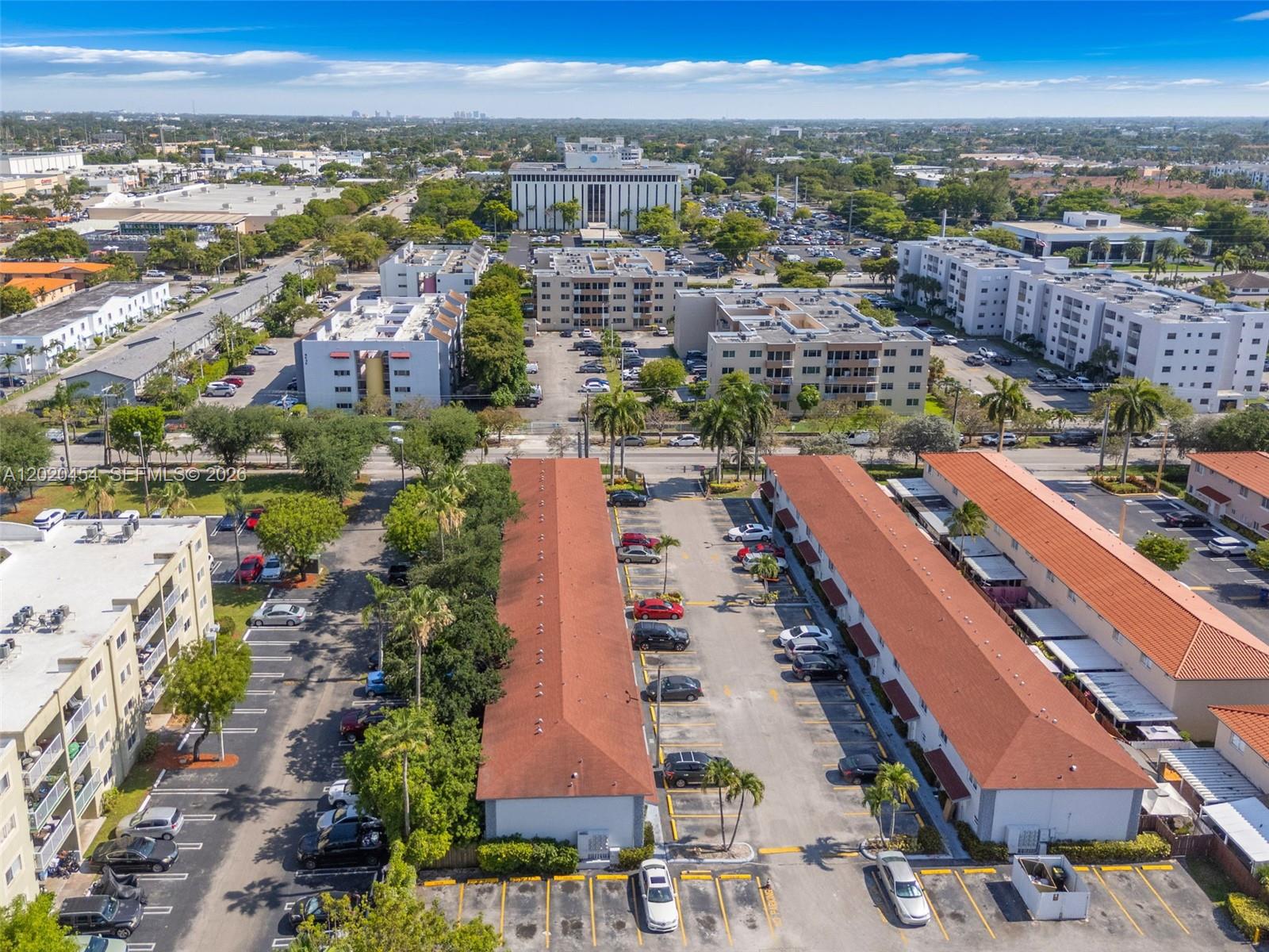 LAS VILLAS DE FOUNTAINBLE - Residential