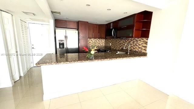 Beautiful update apartment Amaizing views, across the beach. Open Kitchen with SS appliances granite counter, porcelaine Floors, Italian Bathroom. Building is complete renoivated, Great for investor rent inmidiately! 24 hrs security, pool Gym Restorant and much more.