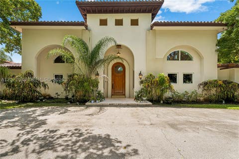 Photo of 6600 SW 111th St, Pinecrest, FL 33156 (MLS # A12077084)