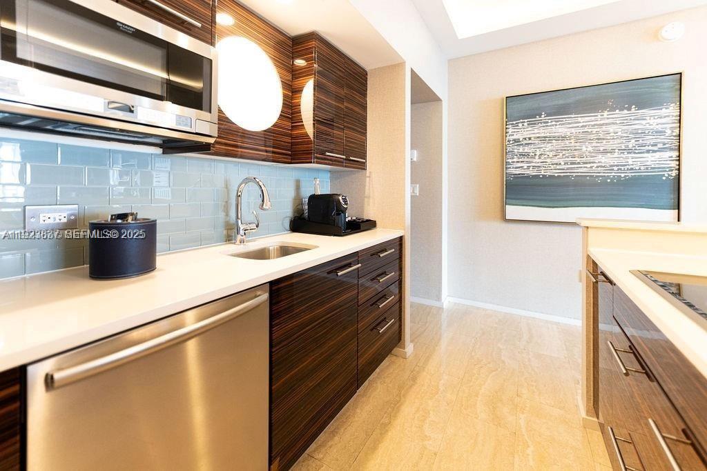 551 FLB CONDOMINIUM RESID - Residential