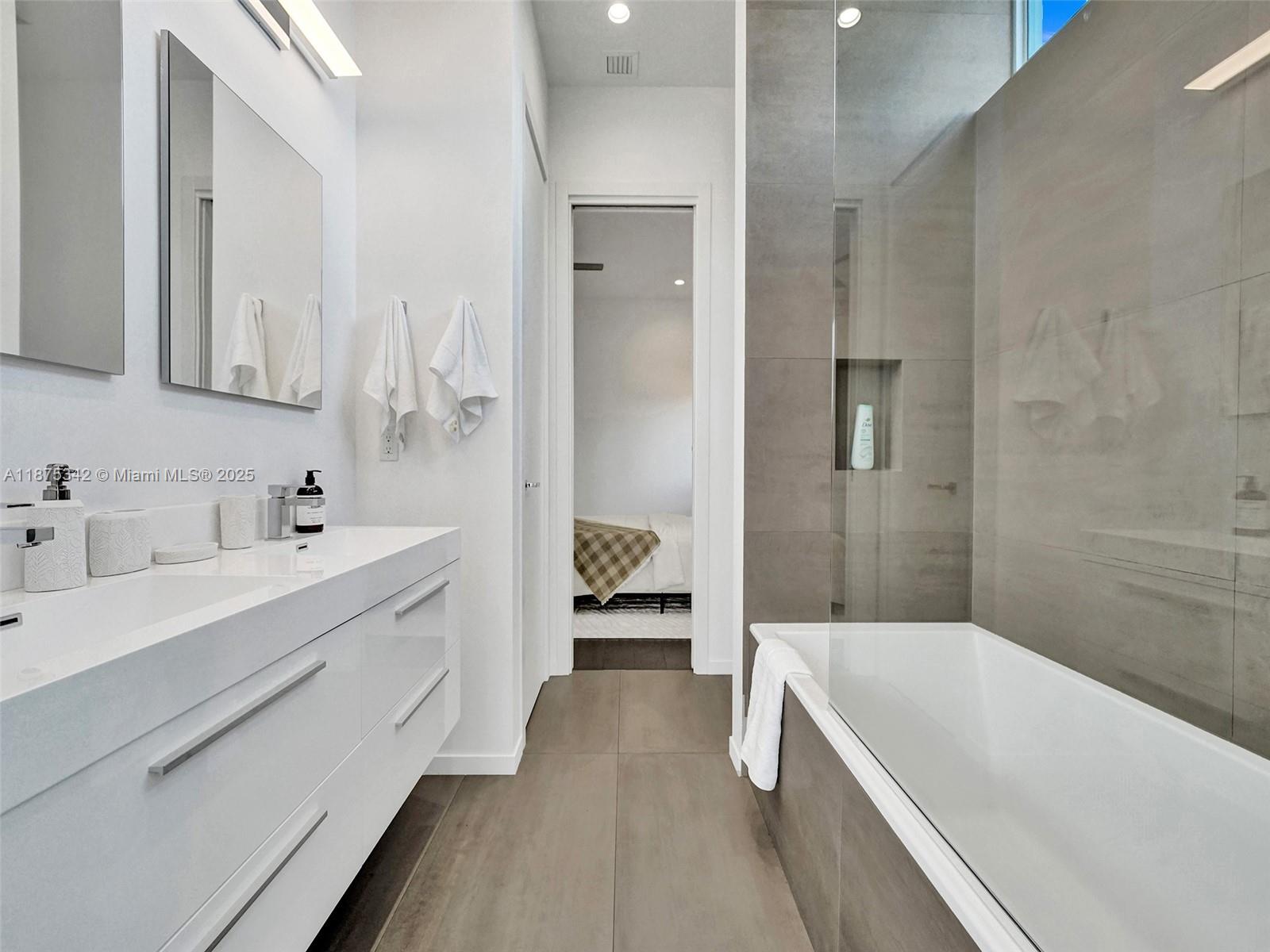 MIDDLE RIVER MANOR ADD - Residential Lease