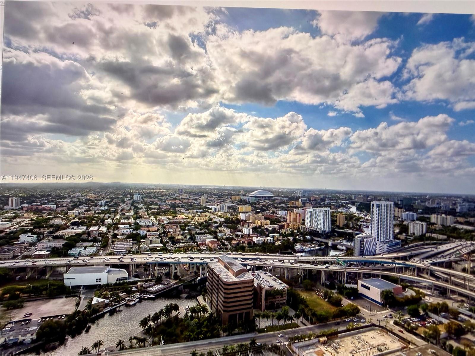 MINT CONDO - Residential