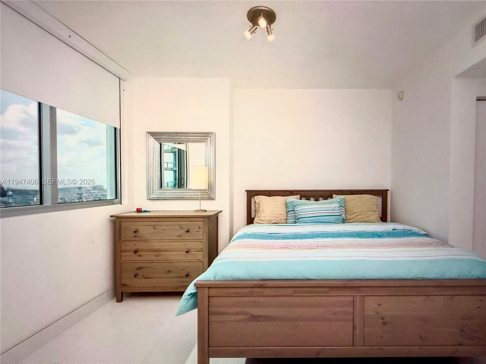 MINT CONDO - Residential