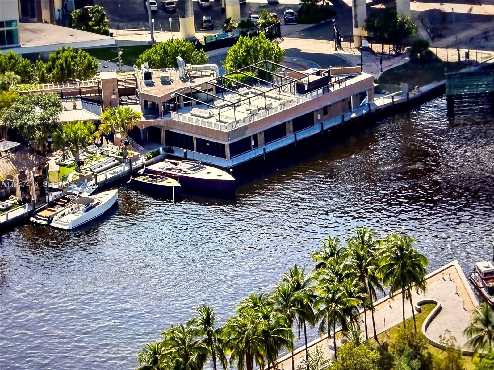 MINT CONDO - Residential