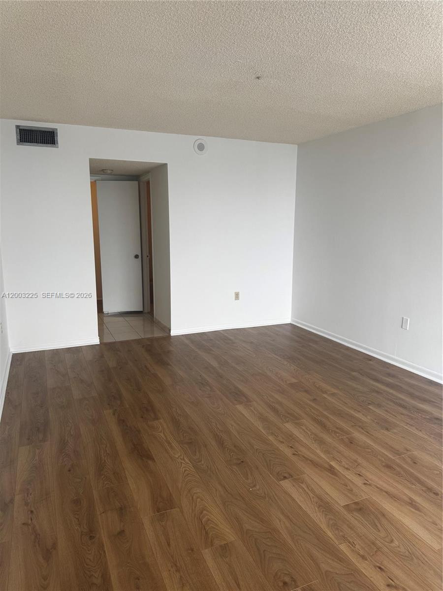 2851 NE 183rd St 2004E