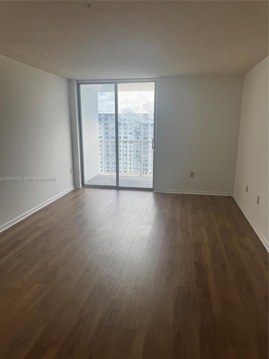 2851 NE 183rd St 2004E