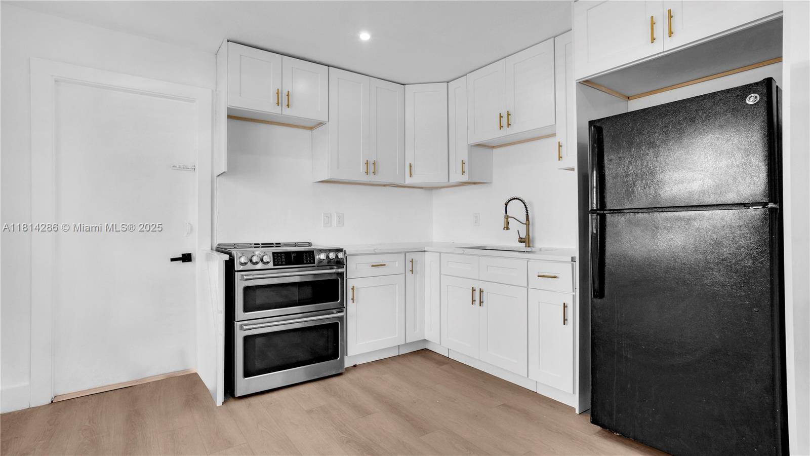 32 SW 9th St 1