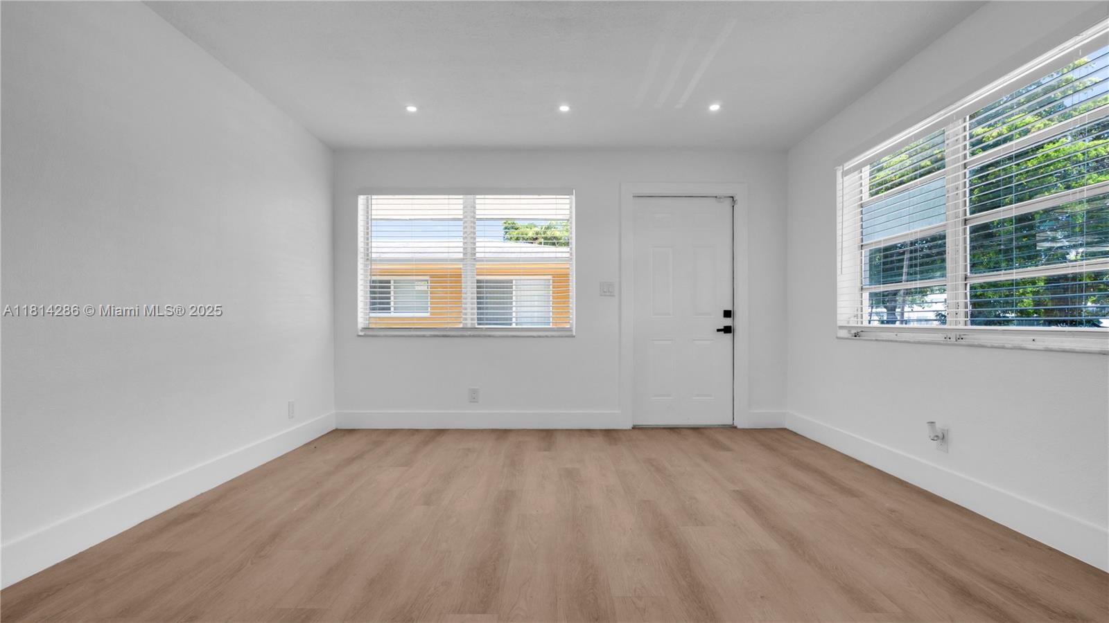 32 SW 9th St 1