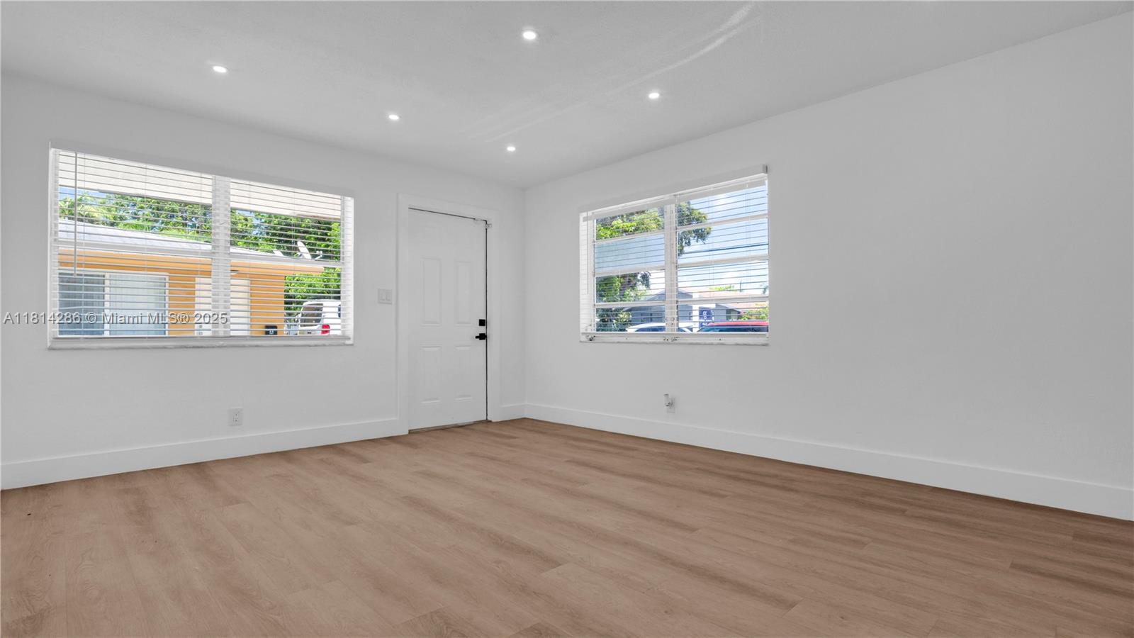 32 SW 9th St 1